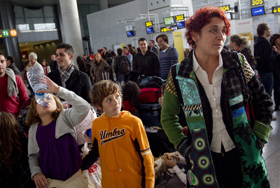 Patricia Barrios, junto a sus hijos, en Málaga.