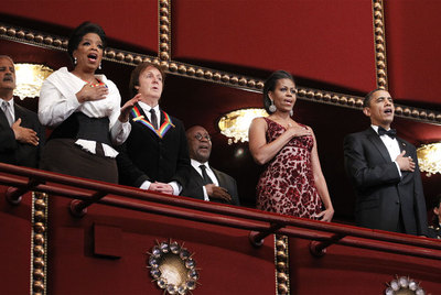 Honores presidenciales al mundo del espectáculo.