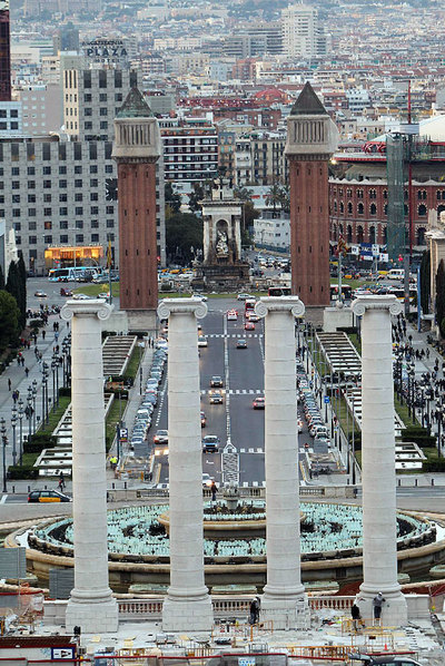 Las 'Quatre columnes', sin andamios