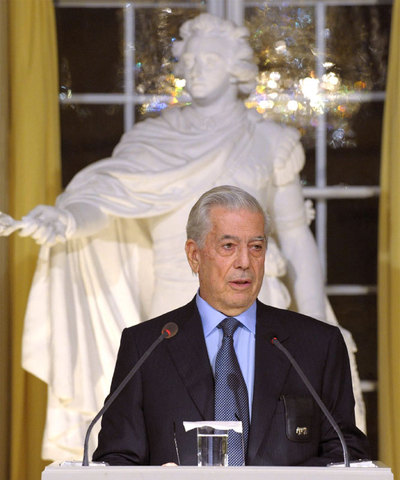 El autor de  La ciudad y los perros , durante su discurso.