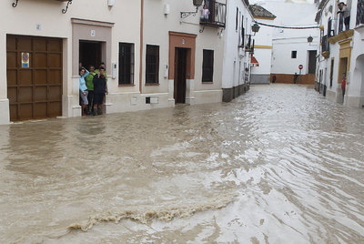 Inundaciones provocadas por el desbordamiento del río Genil en Écija (Sevilla).