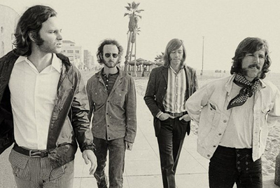 La banda The Doors, en un fotograma del documental  When you're strange. 
