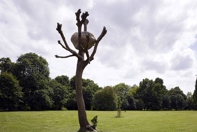  Idee di Pietra,  de Penone, escultura de bronce y piedra en el parque de Kassel.