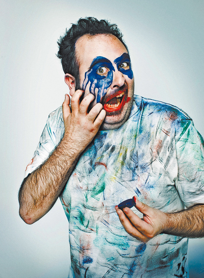  Carlos Areces, conocido gracias a La hora chanante y Muchachada nui, protagoniza la nueva película de Álex de la Iglesia 