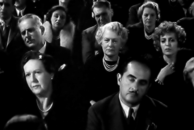 Arriba,  Appeals Curtains  (2003-2010), de Ann Hamilton. Abajo,  Play  (2003), de C. Girardet & M. Müller.