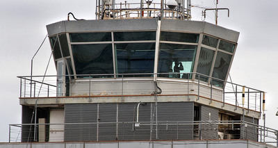 Torre de control del aeropuerto de Manises.
