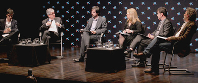 El periodismo en la era Wikileaks a debate. De izquierda a derecha, Borja Bergareche, de  Abc;  el director de EL PAÍS, Javier Moreno; Ignacio Escolar; Alicia G. Montano, de TVE; Giles Tremlett, de  The Guardian  y Javier Bauluz, de Periodismo Humano, ayer, durante su intervención.