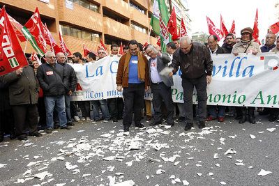 Rompiendo platos por el empleo