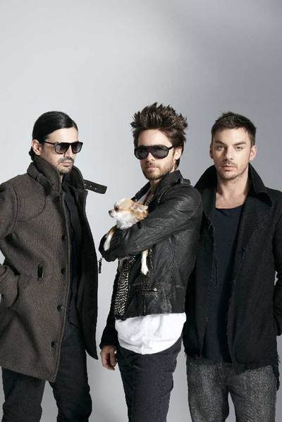 Los miembros de 30 Seconds To Mars, con Jared Leto en el centro.