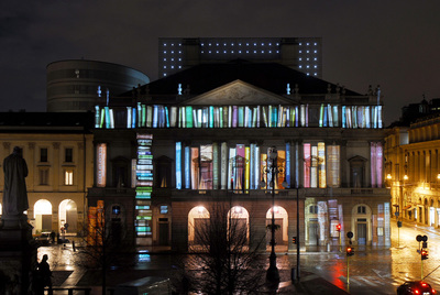  La luz de la música,  instalación luminosa de Mario Nanni para La Scala de Milán en 2009.