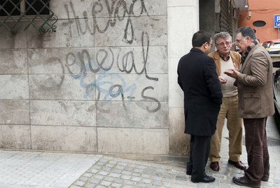Los secretarios generales de Málaga, Cádiz y Sevilla, a la salida de la reunión con Griñán.