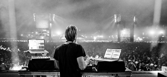 Richie Hawtin, durante una actuación en el festival de Los Monegros.