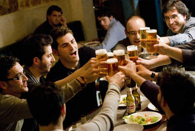 Iker y sus amigos de toda la vida, en un fotograma del anuncio de fin de año.