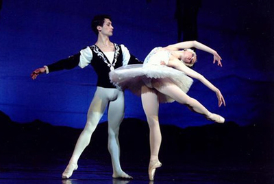 Un momento de la función de  El lago de los cisnes. 