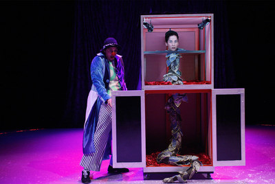 Escena de  El circo de la mujer serpiente,  de Ananda Dansa.