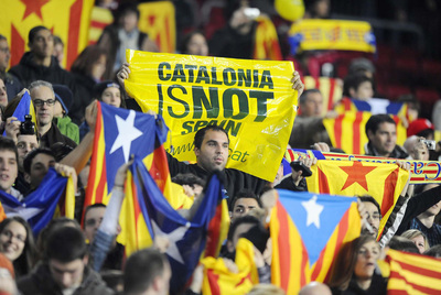 Un cartel con el lema  Cataluña no es España   durante el partido de 2008 contra Argentina. 