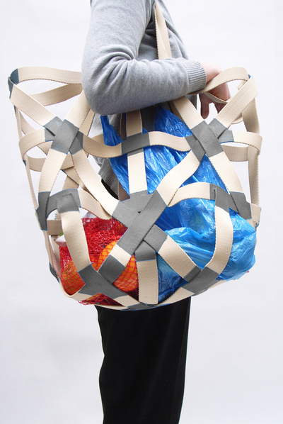 El  bolso de Óscar Díaz realizado con cintas Glueline.