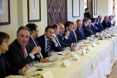 Rubalcaba (octavo por la izquierda), al inicio de su almuerzo con el Círculo de Empresarios.