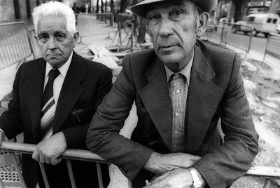 El ex alcalde de Rueda (Valladolid) Eulogio de Vega y el maquis malagueño Juan Jiménez,  El Cazallero  (con sombrero), en 1998.