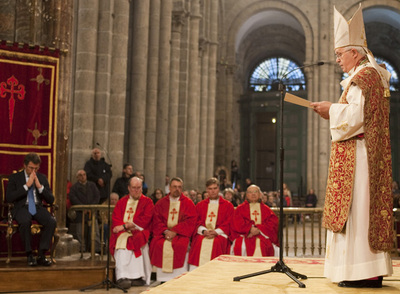 Feijóo se encomienda al apóstol frente a "las negras simas del oleaje económico".