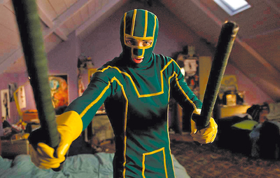  El raro de la clase quiere ser superhéroe. La adaptación cinematográfica de  Kick-Ass,  el cómic de Mark Millar, acredita la supremacía  nerd  hasta en el cine de acción. 