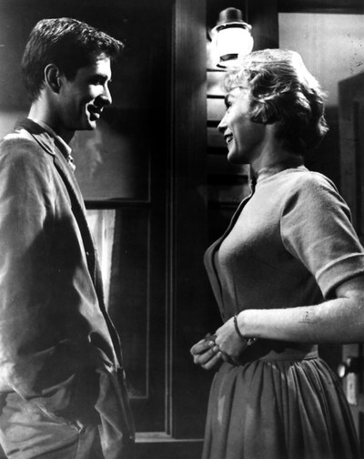 Anthony Perkins y Vera Miles en un fotograma de la película   Psicosis,   de Alfred Hitchcock.