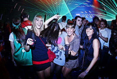 La muerte de un joven empaña la fiesta del día 1