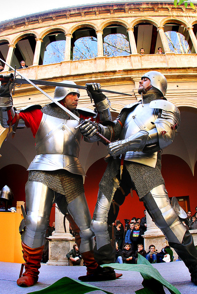 Lance con espadas en el duelo de caballeros que ayer se celebró en el Centre del Carme.