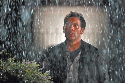 Fotograma de la película  Intruders,  de Juan Carlos Fresnadillo protagonizada por Clive Owen.