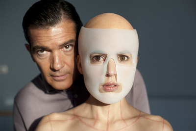 Almodóvar presenta la cara de su próxima película