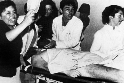 El jefe de la oposición es asesinado   rnen  Tres ataúdes , como lo fue Galán Sarmiento en Colombia en 1989.