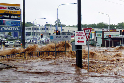 Una riada arrolla el pasado lunes una calle de la ciudad de  Toowoomba, en el Estado australiano de Queensland.rnafp