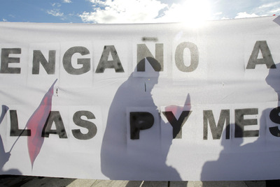 Manifestación y 5.000 firmas para intentar evitar despidos en las cámaras de comercio