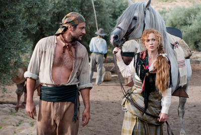 Manuel Bandera y Marta Hazas, en una escena de  Bandolera. 