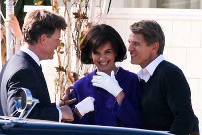 Escena de  Los Kennedy,  con Greg Kinner (John), Katie Holmes (Jackie) y Barry Pepper (Robert).