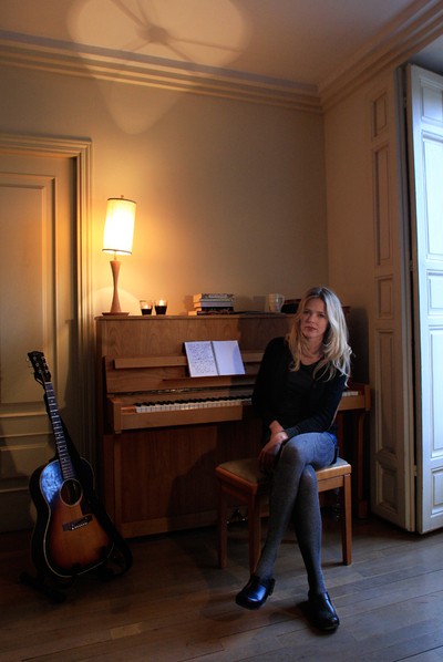 En una plaza del Madrid de los Austrias vive Christina Rosenvinge, que vuelve con un disco más literario:   La joven Dolores  .