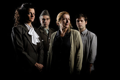 De izquierda a derecha, Tilda Espluga, Albert Alemany, Lina Lambert y Oriol Casals, en  Silla , con montaje de Moisés Maicas.