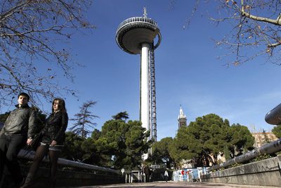 El faro de Moncloa vuelve a brillar