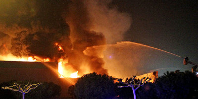 El fuego arrasa un Leroy Merlin