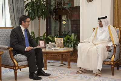 El  lehendakari  López, durante la reunión que mantuvo ayer con el príncipe heredero de Catar, el jeque Tamim Bin Hamad Al Thani.