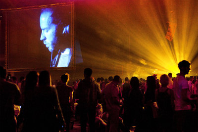 El público de Sónar 2010 asiste a una sesión del  dj  Buenavista.