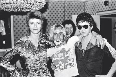  Bowie, Iggy Pop y Lou Reed, en Londres en 1972. Una de las instantáneas más conocidas de Mick Rock. Tenía 23 años, el más joven de los cuatro. 