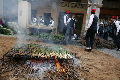 Una hora y media de espera para comer 'calçots' en Valls