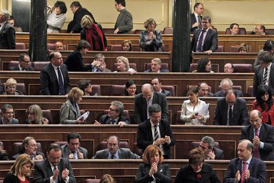 Un grupo de diputados en sus escaños, durante el Pleno del Congreso de ayer.