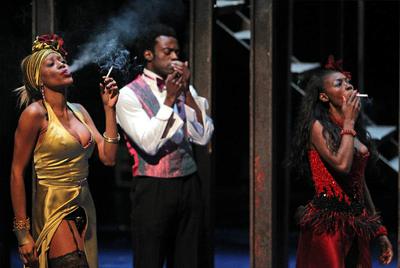 Marilyn Torres, Bore Buika y Carmen Mangue en una escena de  Los negros,  de Jean Genet, en los Teatros del Canal.