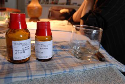 Cóctel de fármacos empleados en un un suicidio asistido en Suiza.