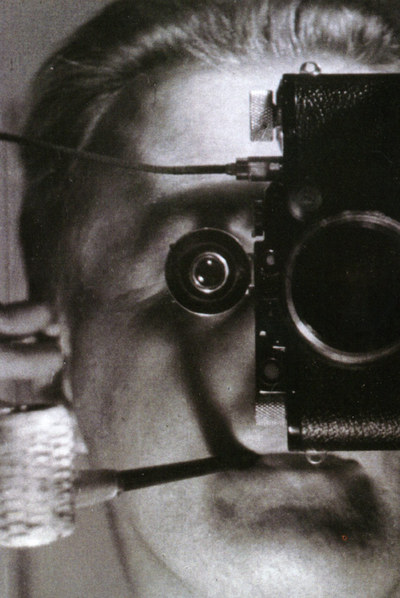  Autorretrato 1936,  del fotógrafo francés Maurice Tabard.
