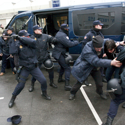 La huelga solo paraliza los puertos, el transporte urbano y los astilleros de Vigo