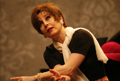 Natalia Dicenta en el papel de Judy Garland en  Al final del arcoíris  en el teatro Marquina.