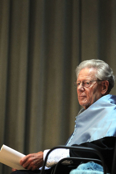 Hans Küng, ayer en la ceremonia de investidura.